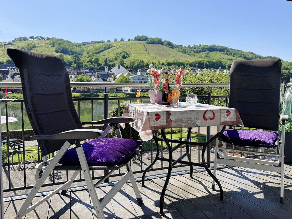 Traumhafter Moselblick vom Balkon der Ferienwohnung Helene