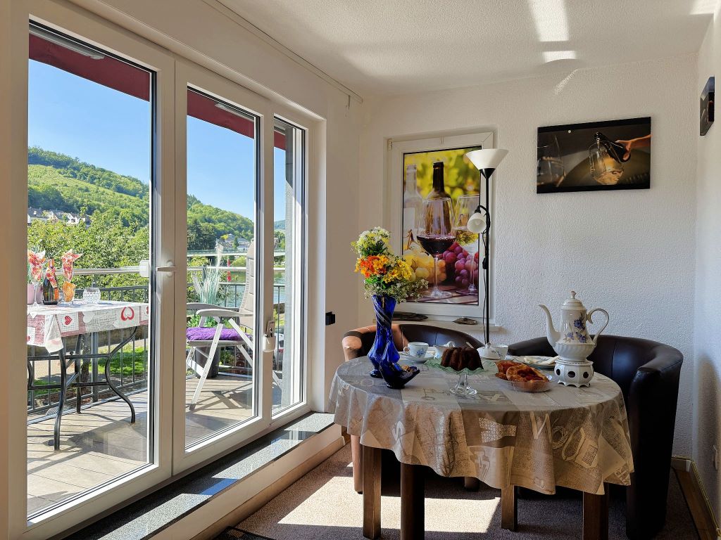 Empore mit Sitzecke und Moselblick - Ferienwohnung Helene