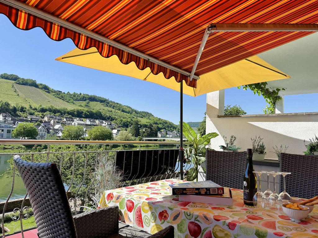 Terrasse mit Moselblick moselaufwärts - Ferienwohnung Tilda