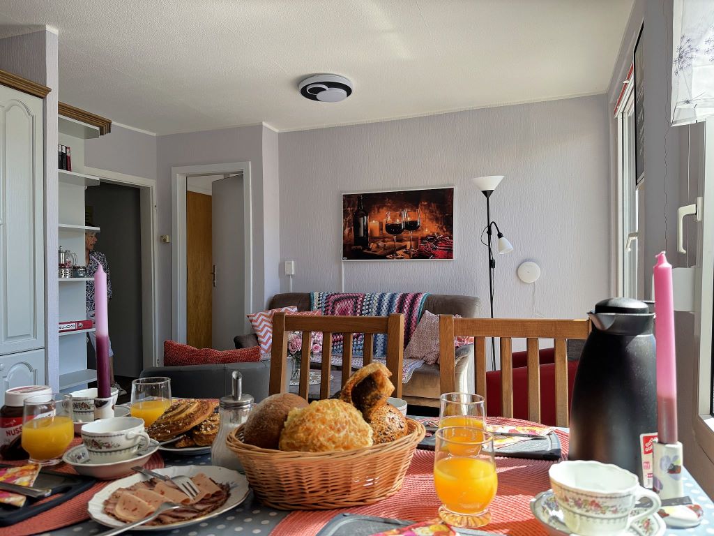 Gedeckter Frühstückstische