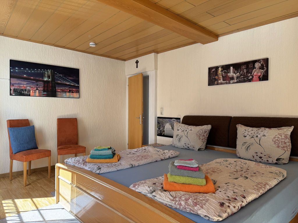 Sitzgelegenheit im Schlafzimmer 1