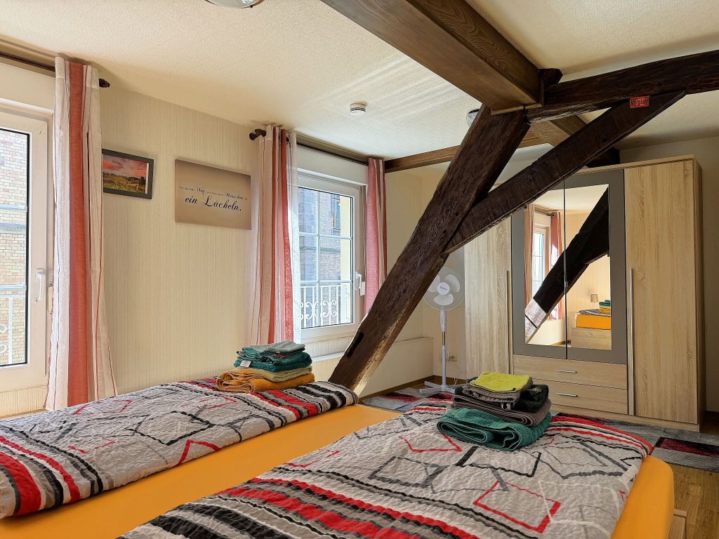Schlafzimmer 2 mit Kleiderschrank